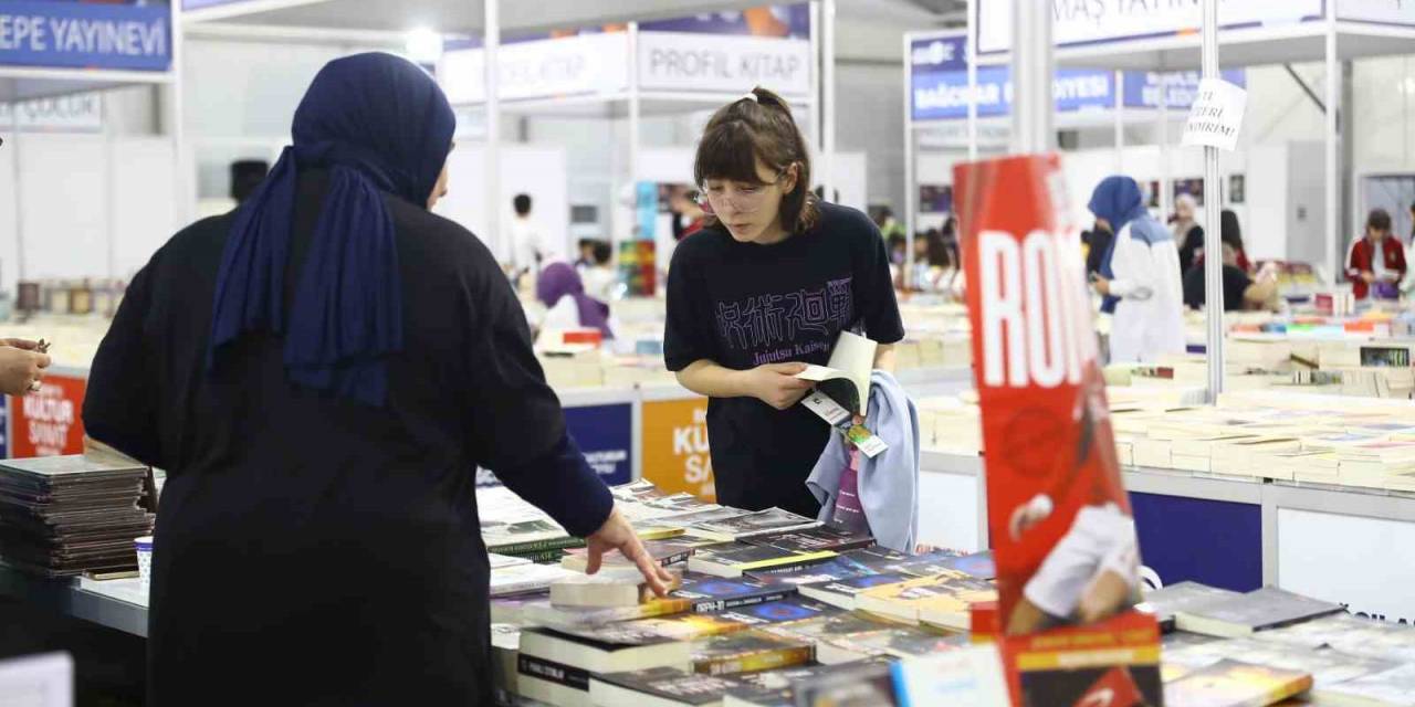 Bağcılar Kitap Fuarı’nda Depremzedeler İçin “bi Bana Bi Malatya’ya Kitap” Kampanyası