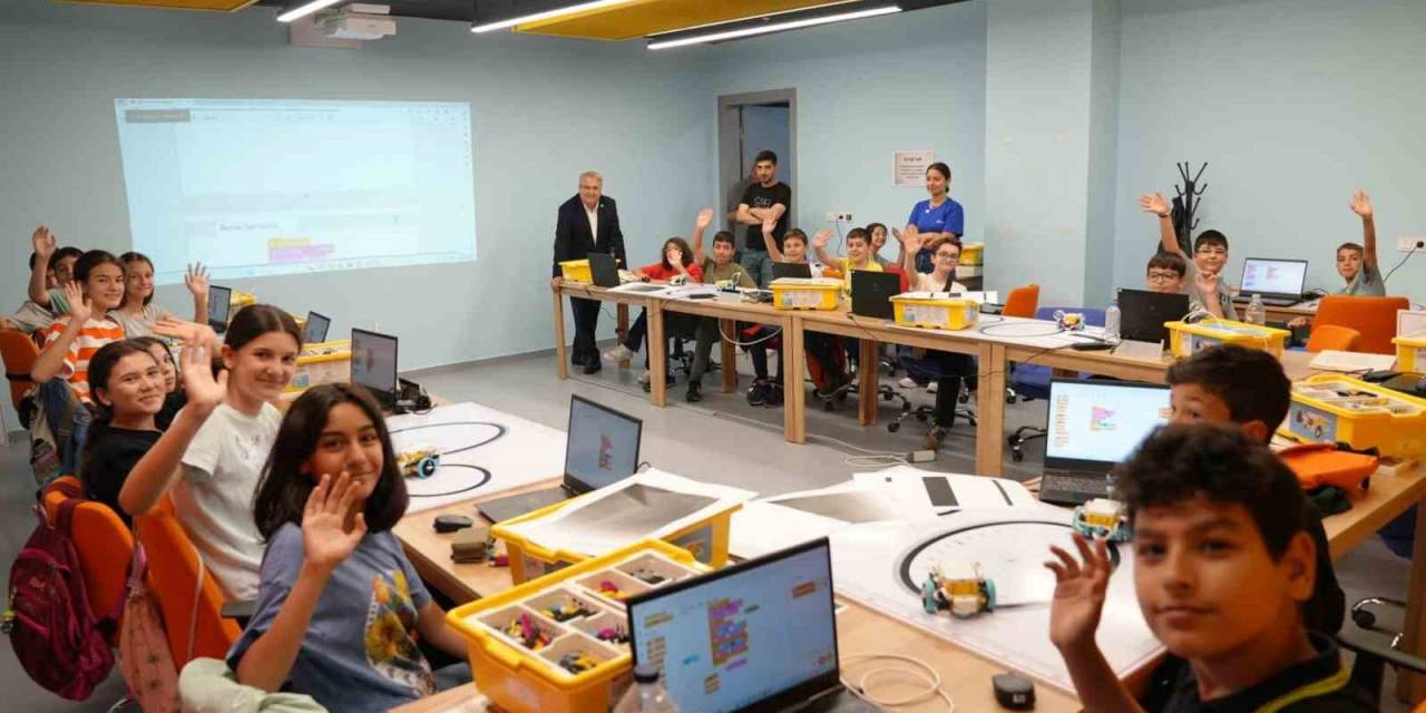 Geleceğin Bilim İnsanları Yunusemre’de Yetişiyor