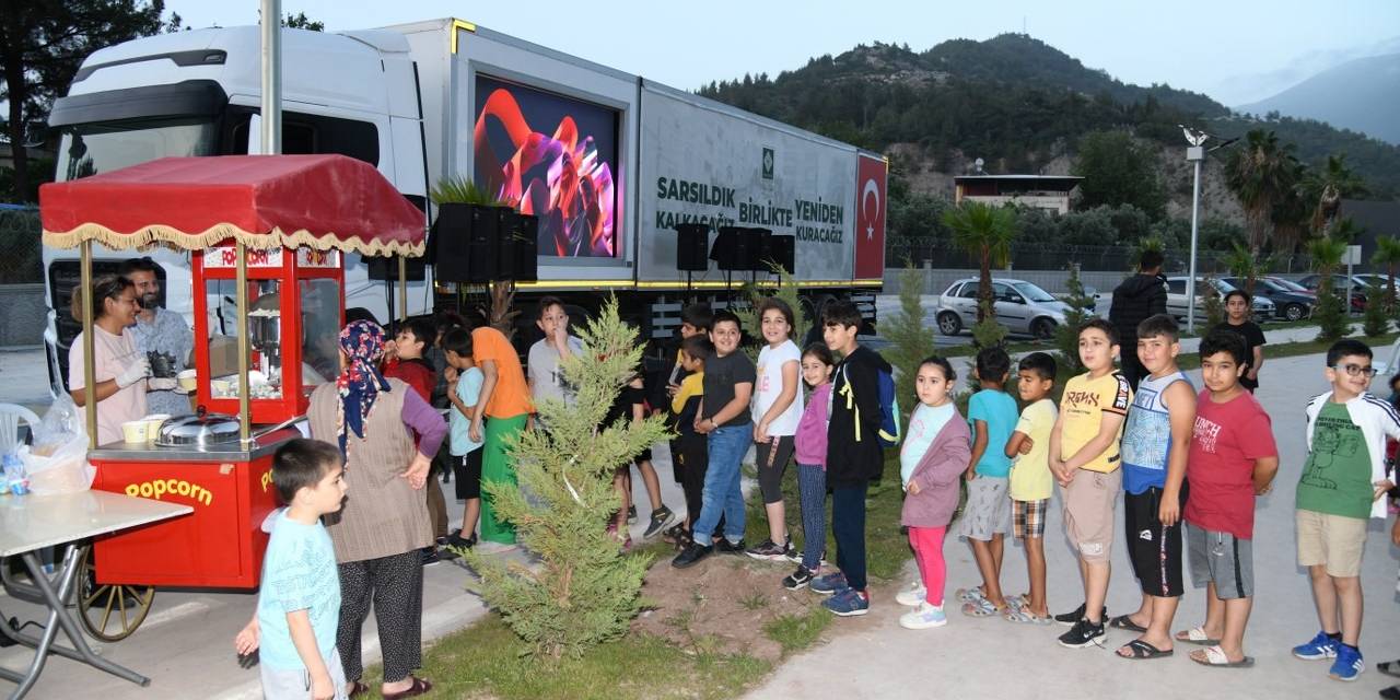 Osmaniye’de Açık Havada Sinema Keyfi