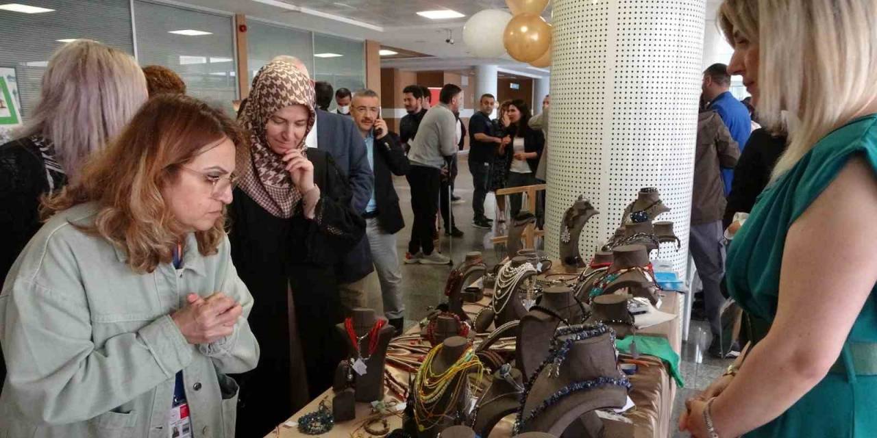 Tuzla’da Ruh Sağlığı Merkezinde Tedavi Gören Danışanların Ele Emeği Ürünleri Görücüye Çıktı