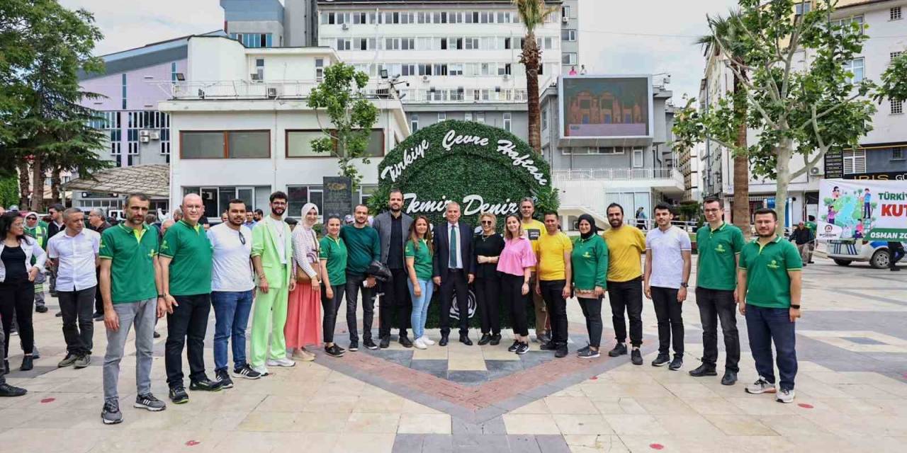 Büyükşehir Denizlililere Binlerce Fesleğen Dağıttı