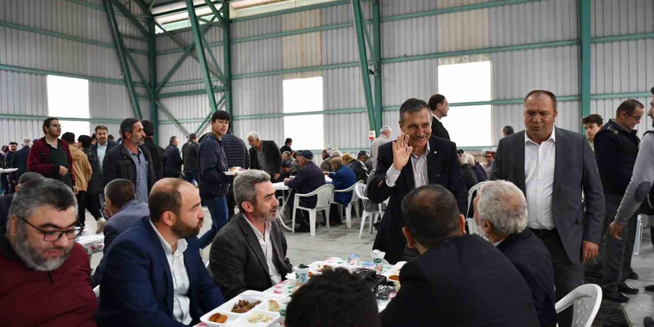 Başkan Ataç Yağmur Dualarında Vatandaşla Buluştu