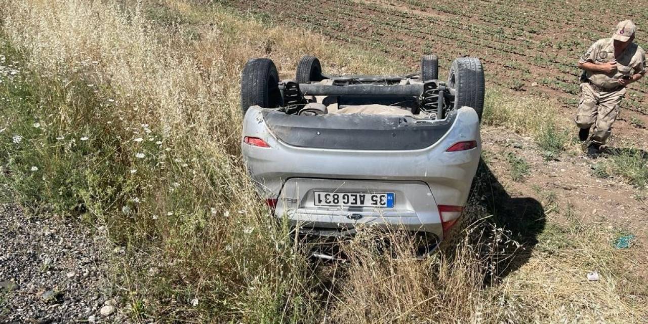Kontrolden Çıkan Otomobil Yol Kenarına Savruldu: 1 Yaralı