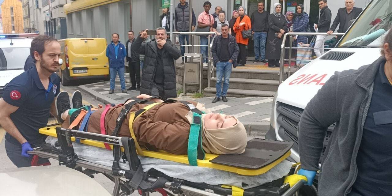 Yaya Geçidinden Geçen Genç Kıza Otomobil Çarptı