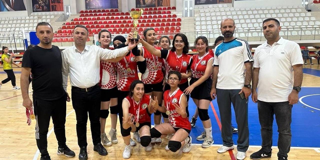 Batman’da Voleybolun Şampiyonları Belli Oldu