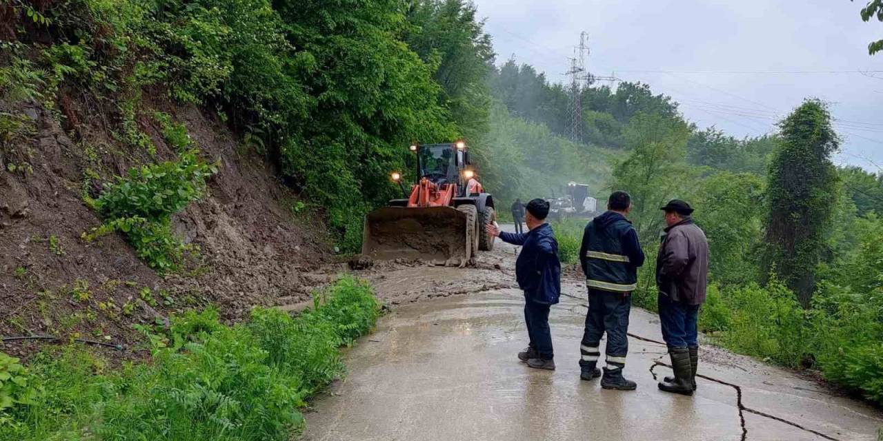 Kastamonu’da Şiddetli Sağanak 38 Köye Ulaşımı Kapattı