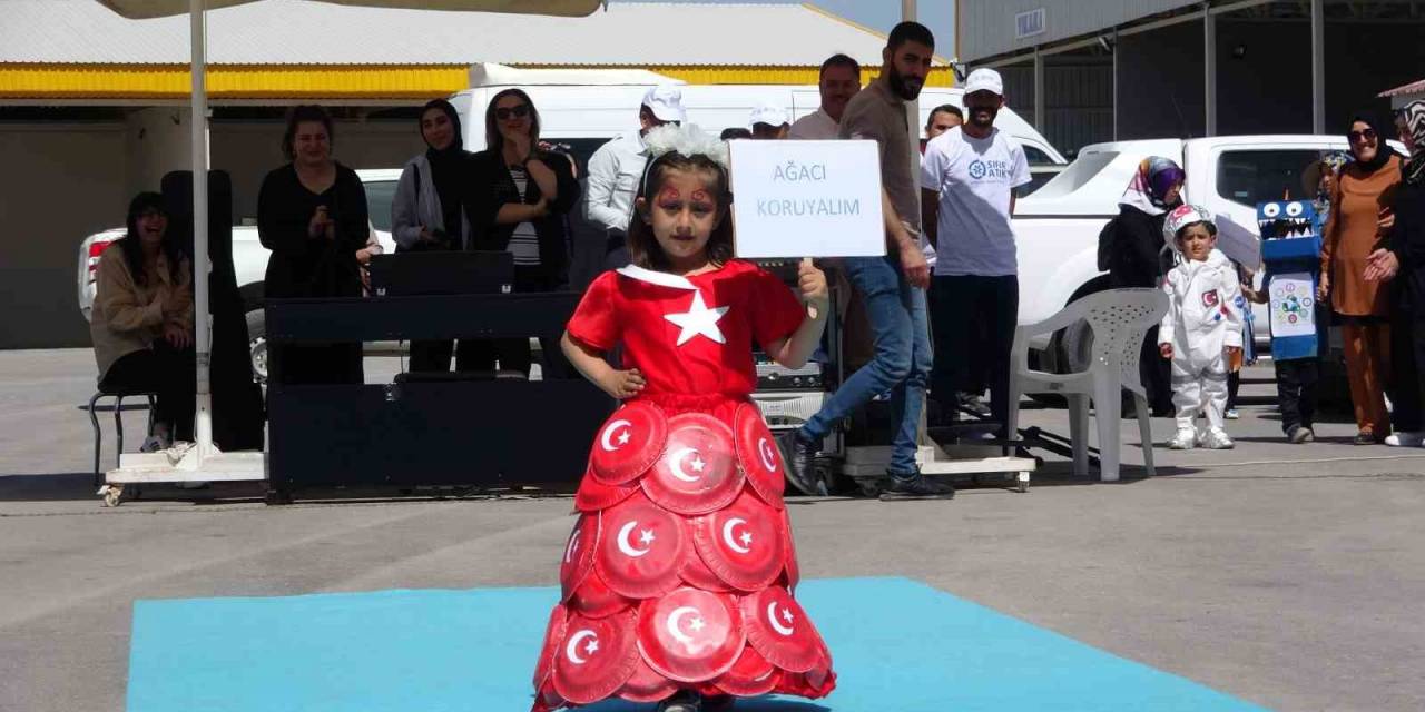 Van’da Minikler ‘geri Dönüşüm’ Defilesi Düzenledi