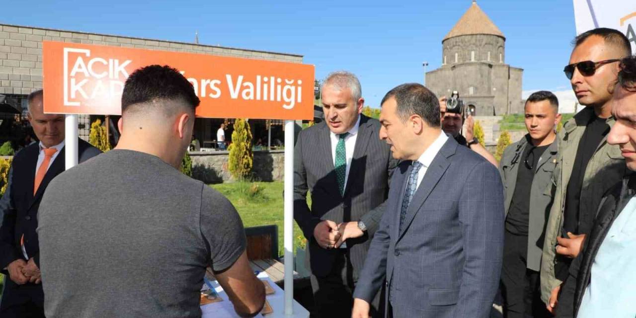 Kars’ta Açık Kapı Standı Açıldı