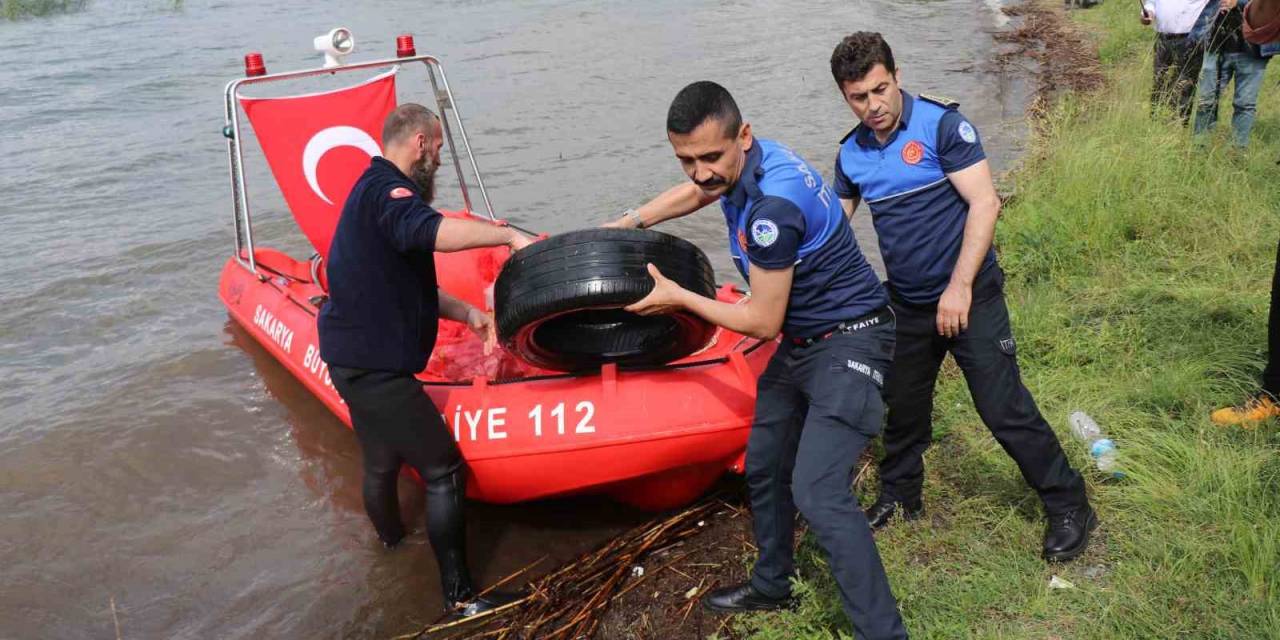 Sapanca Gölü’nden Çıkan Atıklar Görenleri Şaşırttı