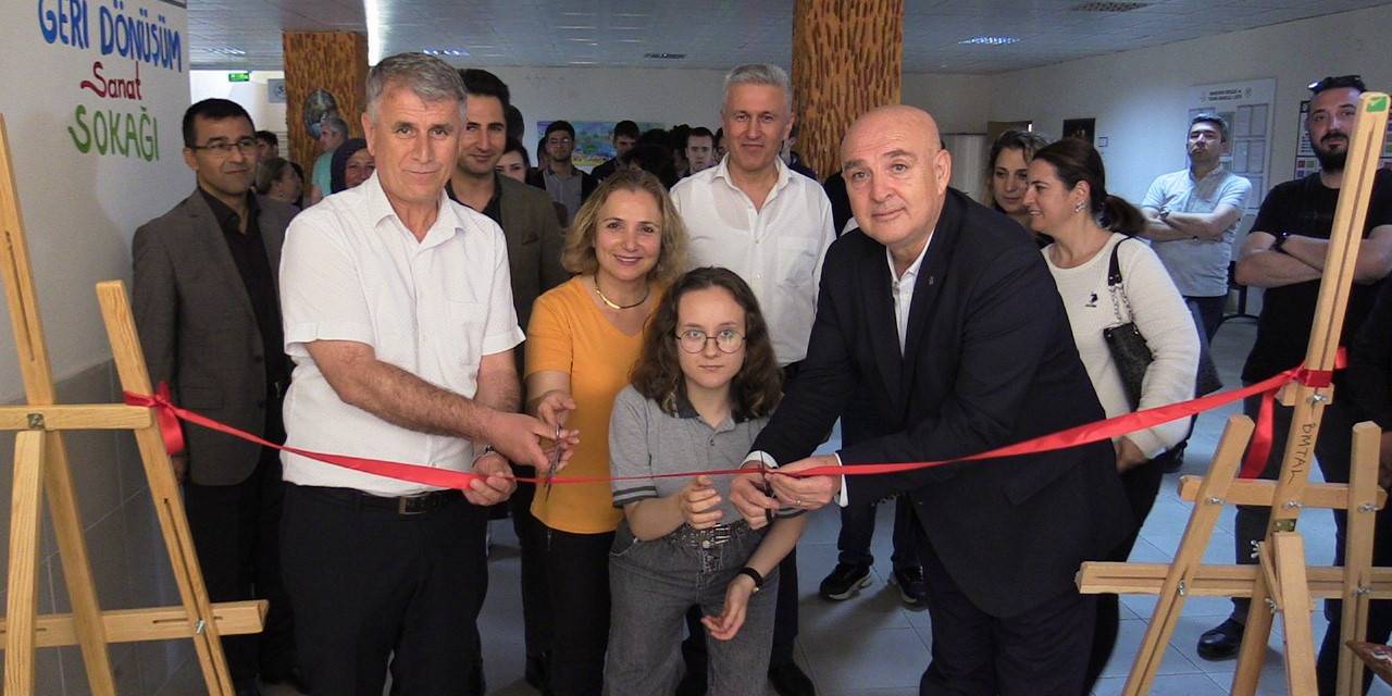 Geri Dönüşümden Sanat Sokağı