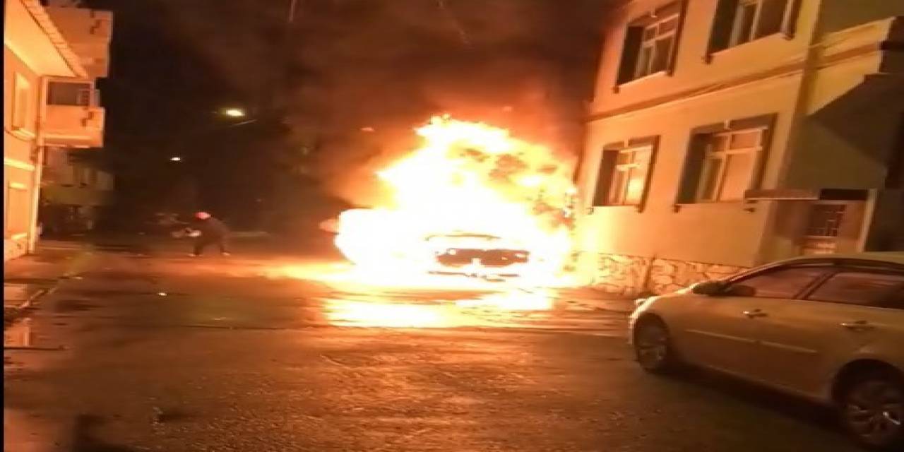 Bafra’da Otomobil Kundaklandı