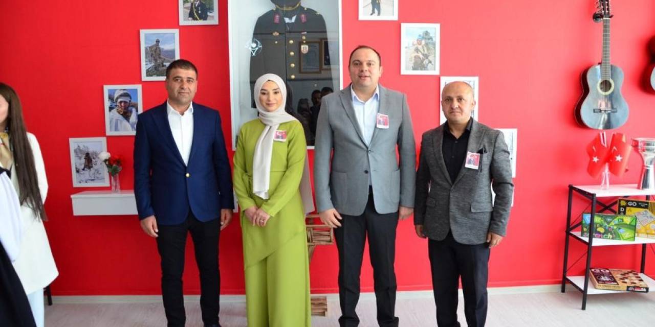 Tatvan’da Okulda Sergi Açılışı