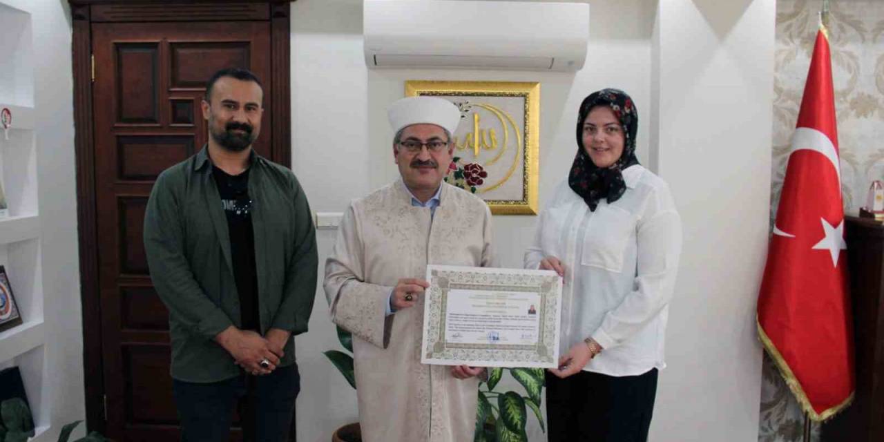 İrlandalı Stephanie İslam’ı Seçerek Elif İsmini Aldı