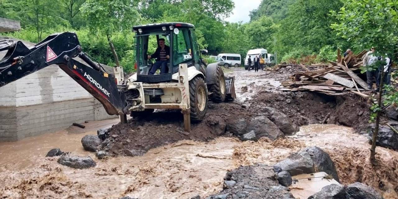 Tokat’ta Sel Nedeniyle Yol Ulaşıma Kapandı
