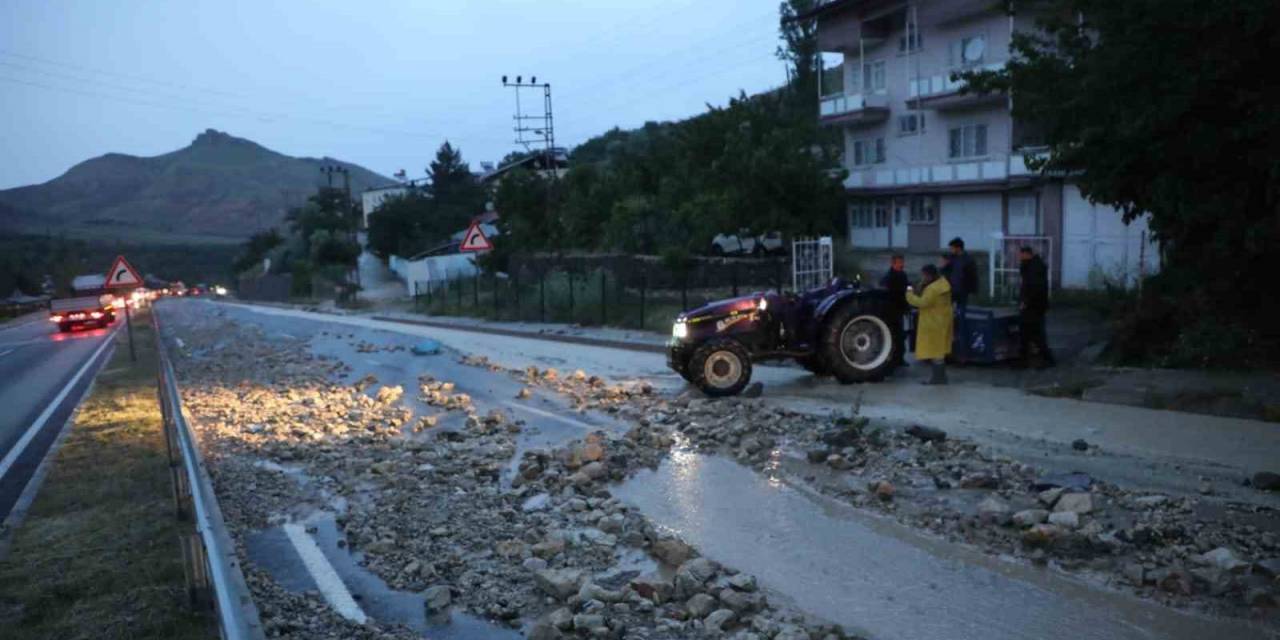 Sel Nedeniyle Malatya-kayseri Karayolunda Ulaşım Kontrollü Sağlanıyor