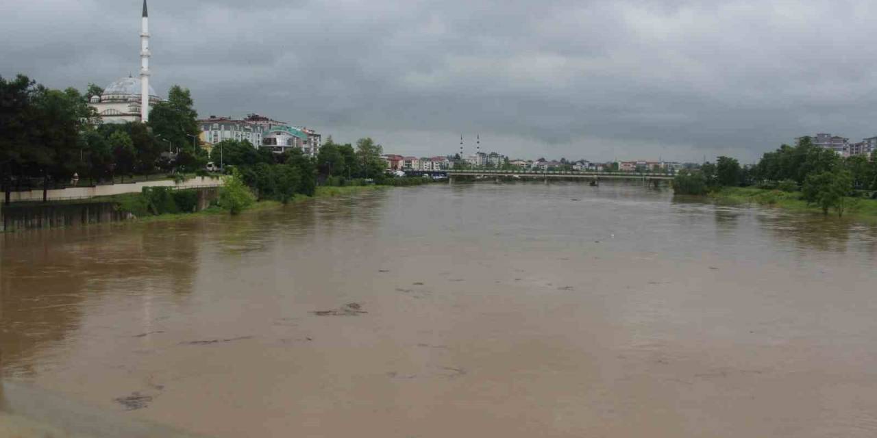 Sağanak, Yeşilırmak Nehri’nin Debisini Yükseltti
