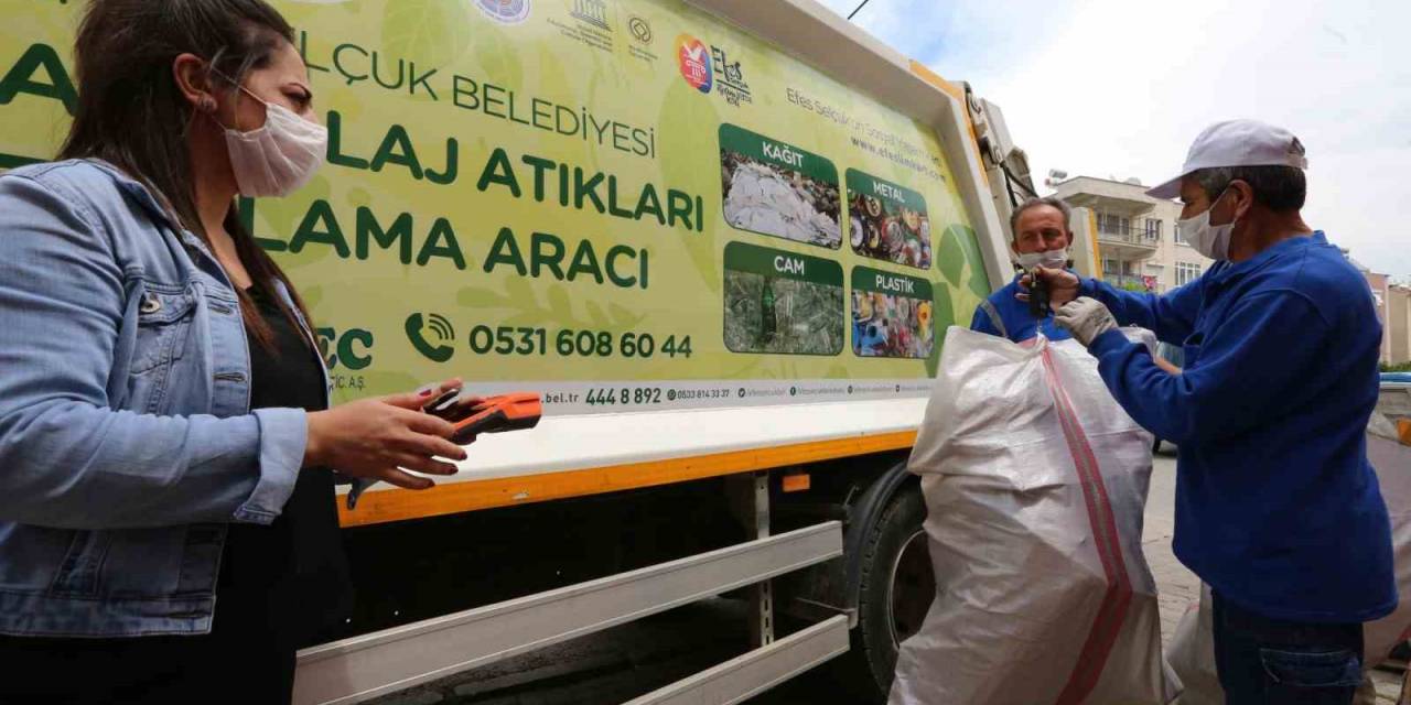 Efeslim Kart İle Eğitime Destek Oluyorlar, Sokak Hayvanlarını Besliyorlar