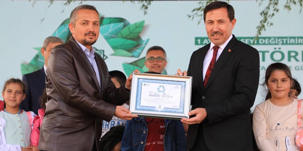 Karatay’ın En Çevreci Okulları Ödüllerini Başkan Kılca’dan Aldı