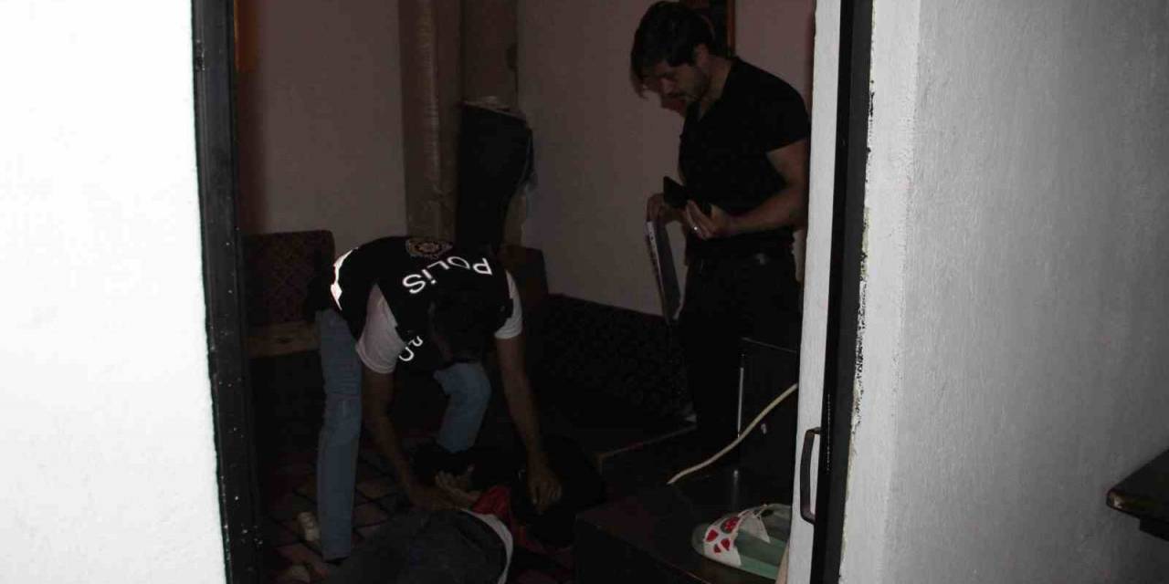 Karaman’da Uyuşturucu Satıcılarına Şafak Operasyonu: 17 Gözaltı