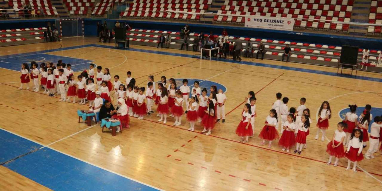 Ağrılı Minikler Yıl Sonu Etkinliğinde Buluştu