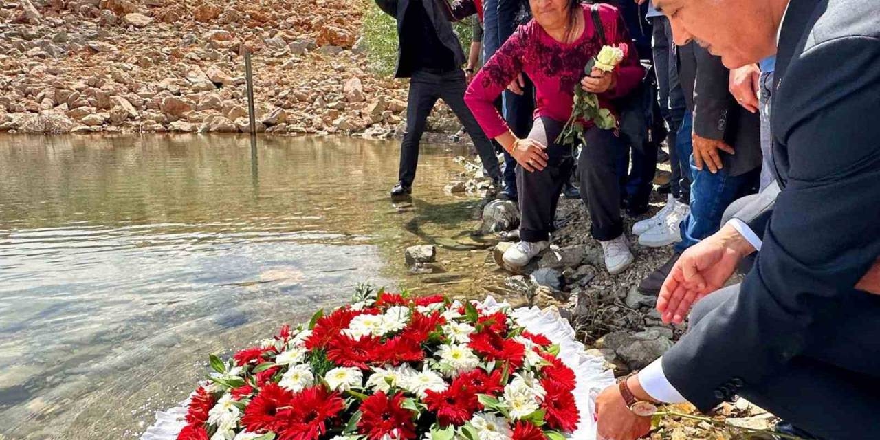Karaman’da Hayatını Kaybeden Depremzedeler Anısına Fisandun Barajına Çelenk Bırakıldı