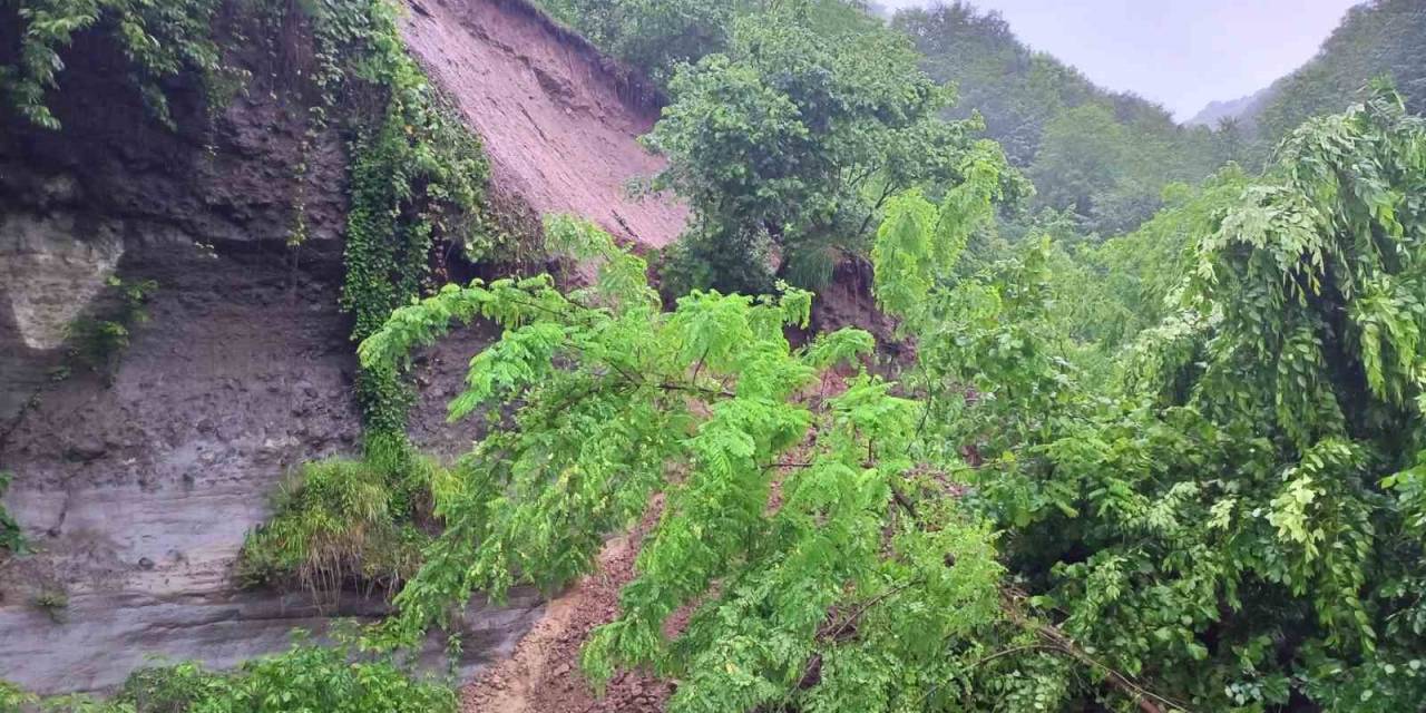 Ordu’da Heyelan Nedeniyle Yol Kapandı