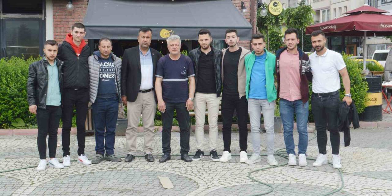 Takımdan Arkadaşlarını En Güzel Günlerinde Yalnız Bırakmadılar