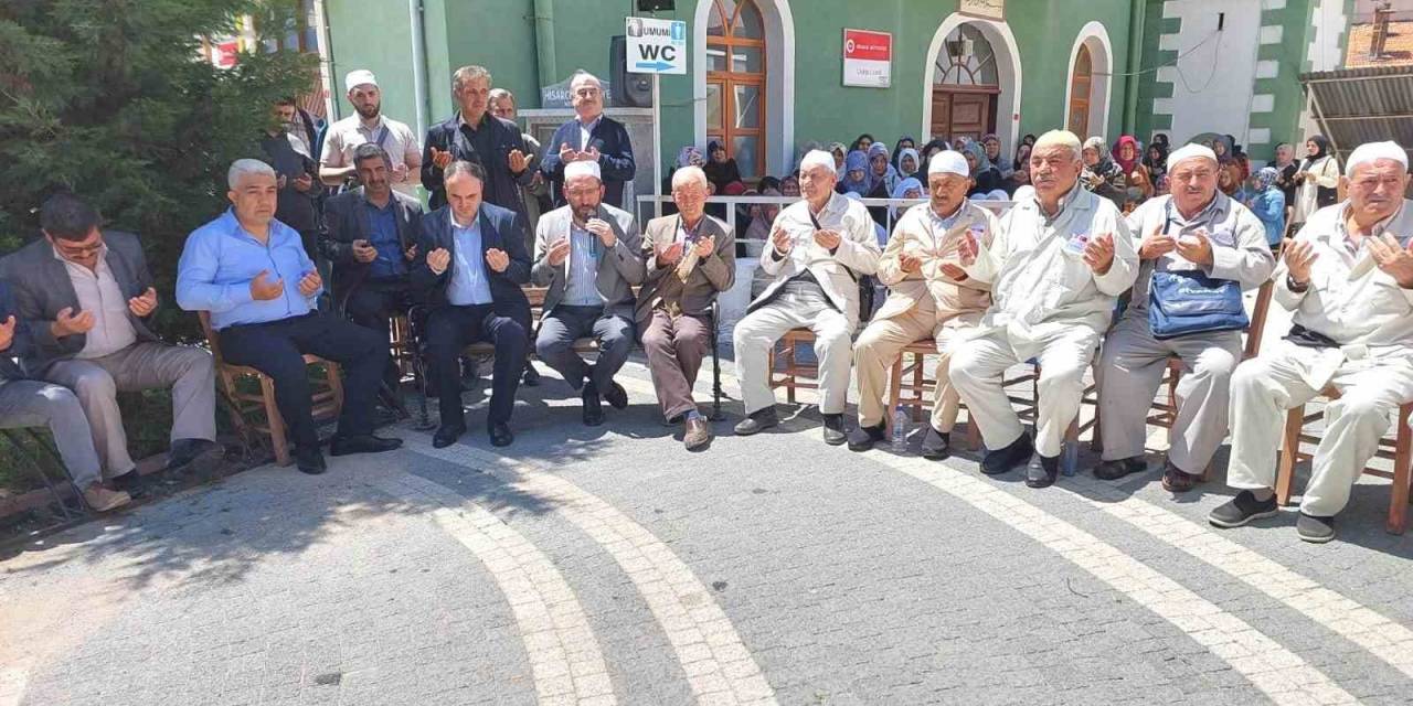 Hisarcık’ta 15 Kişilik Hac Kafilesi Kutsal Topraklara Dualarla Uğurlandı