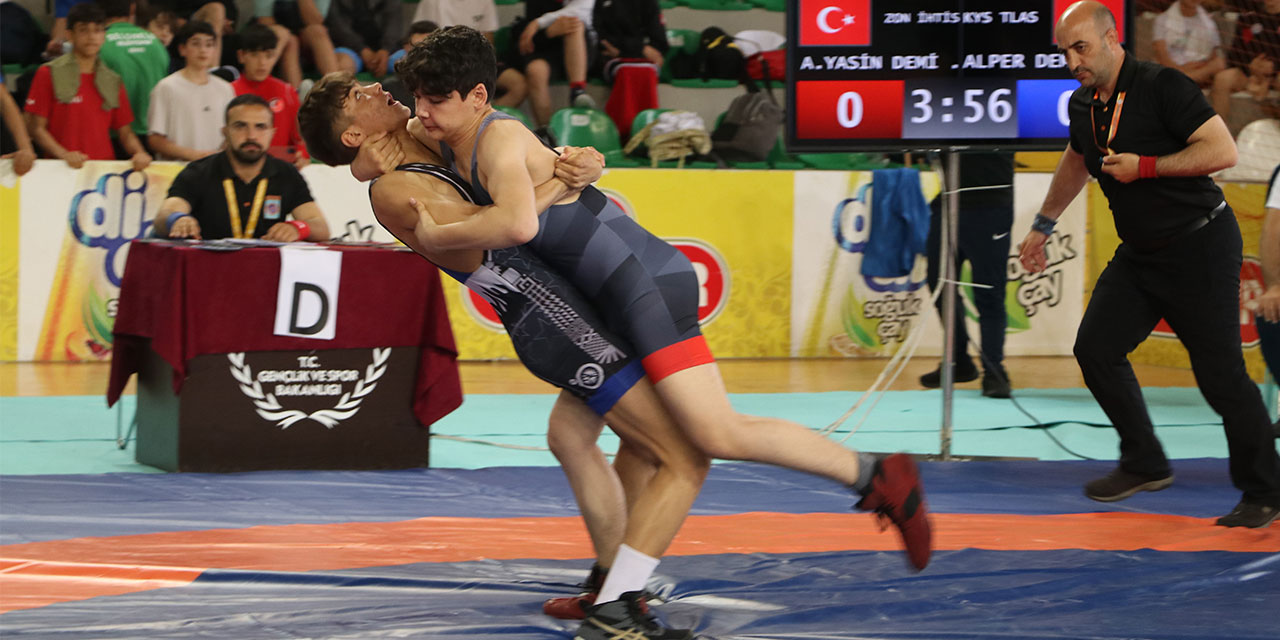 Mehmet Akif Pirim U15 Grekoromen Güreş Türkiye Şampiyonası Başladı