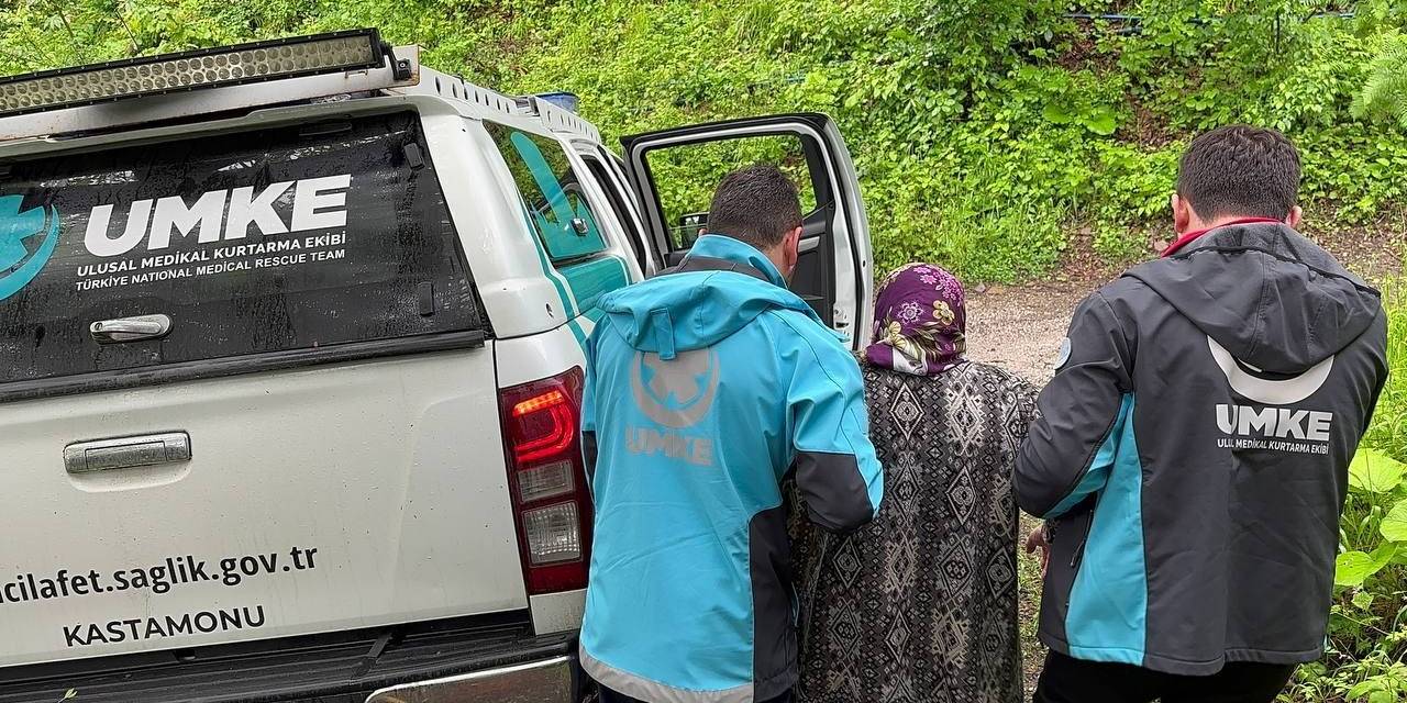 Selde Evlerinde Mahsur Kalan Hastaların Yardımına Umke Ekipleri Koştu