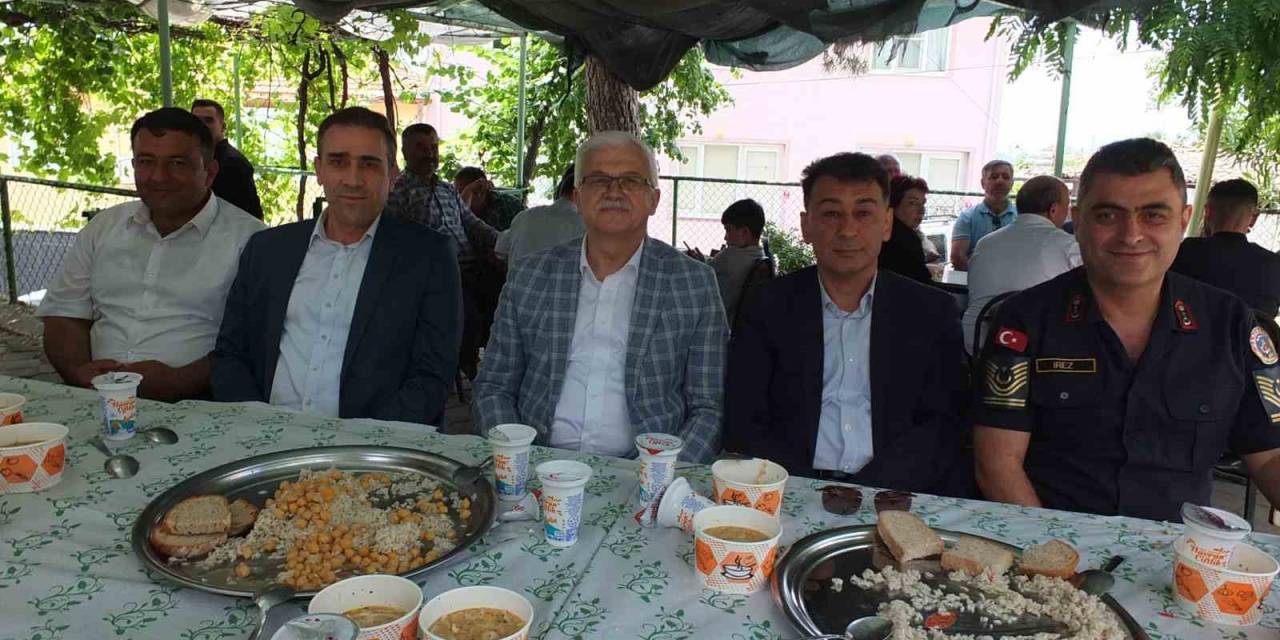 Burhaniye’de Geleneksel Bahadınlı Hayrı 3 Bin Kişiyi Buluşturdu