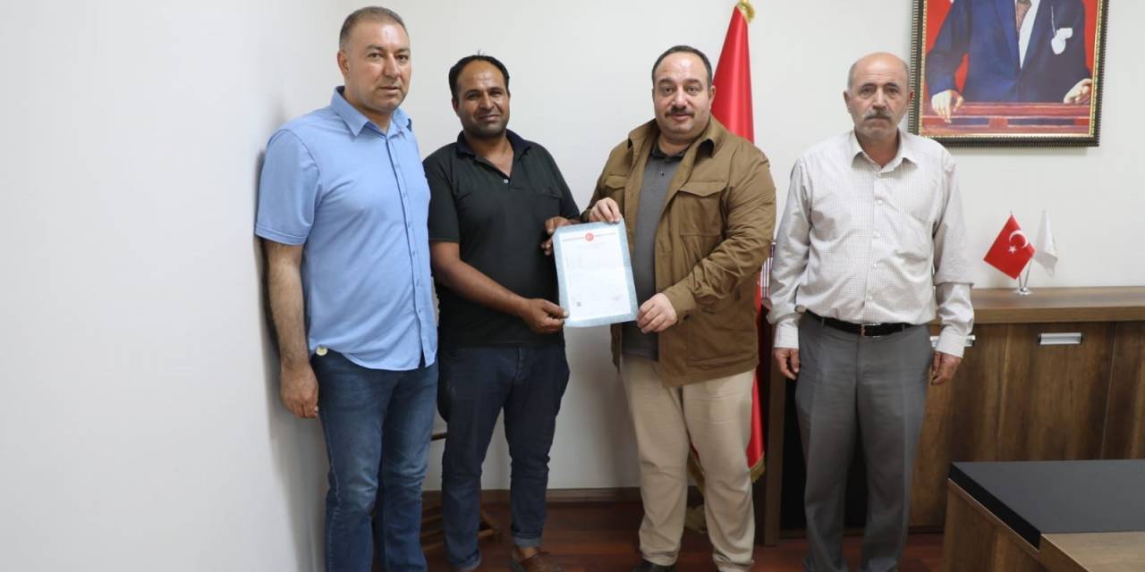 Söz Verdiği Tapular Dağıtmaya Başladı