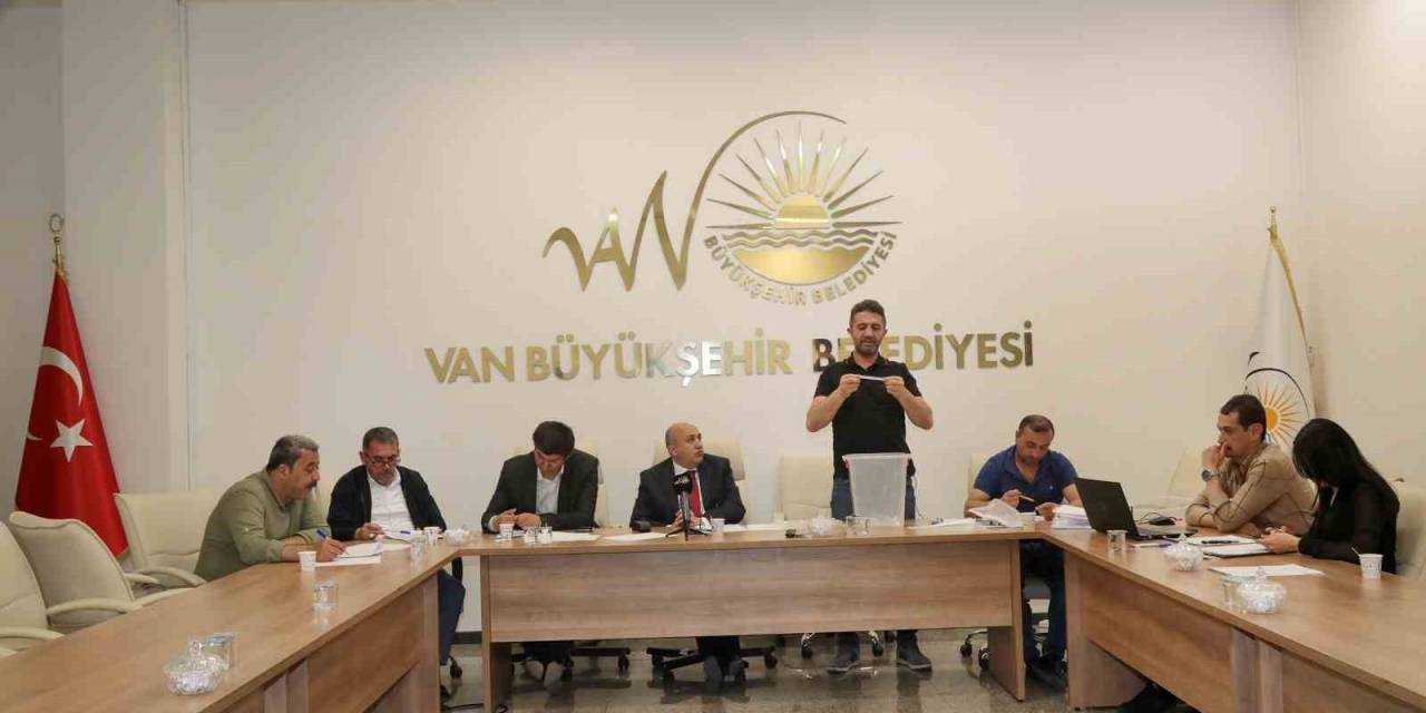 Van Büyükşehir Belediyesinin Alacağı 234 Mevsimlik İşçi Kura İle Belirlendi