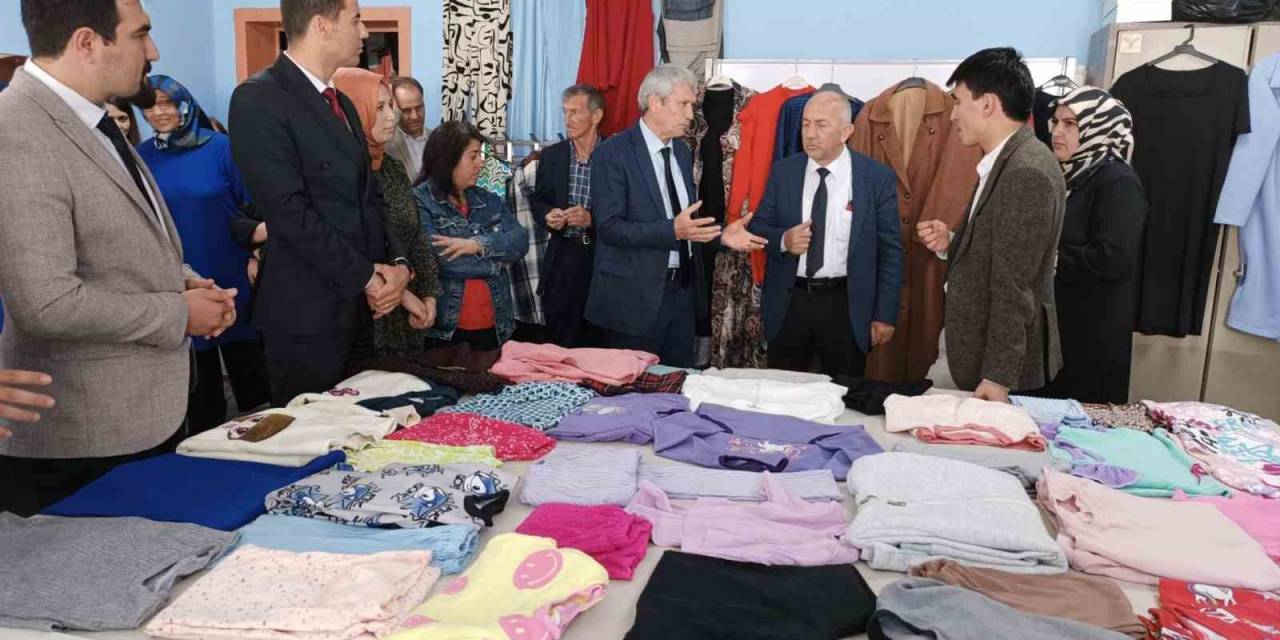 Kofçaz’dan Depremzedelere Kıyafet Desteği