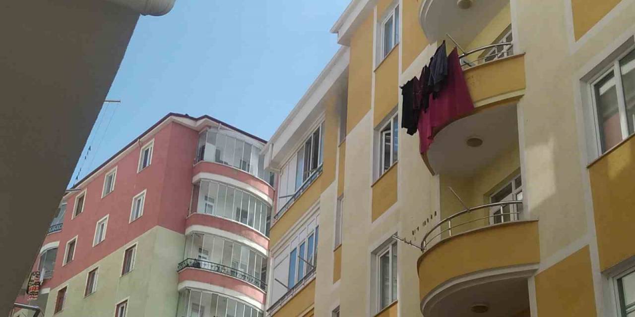 5 Katlı Apartmanda Korkutan Yangın