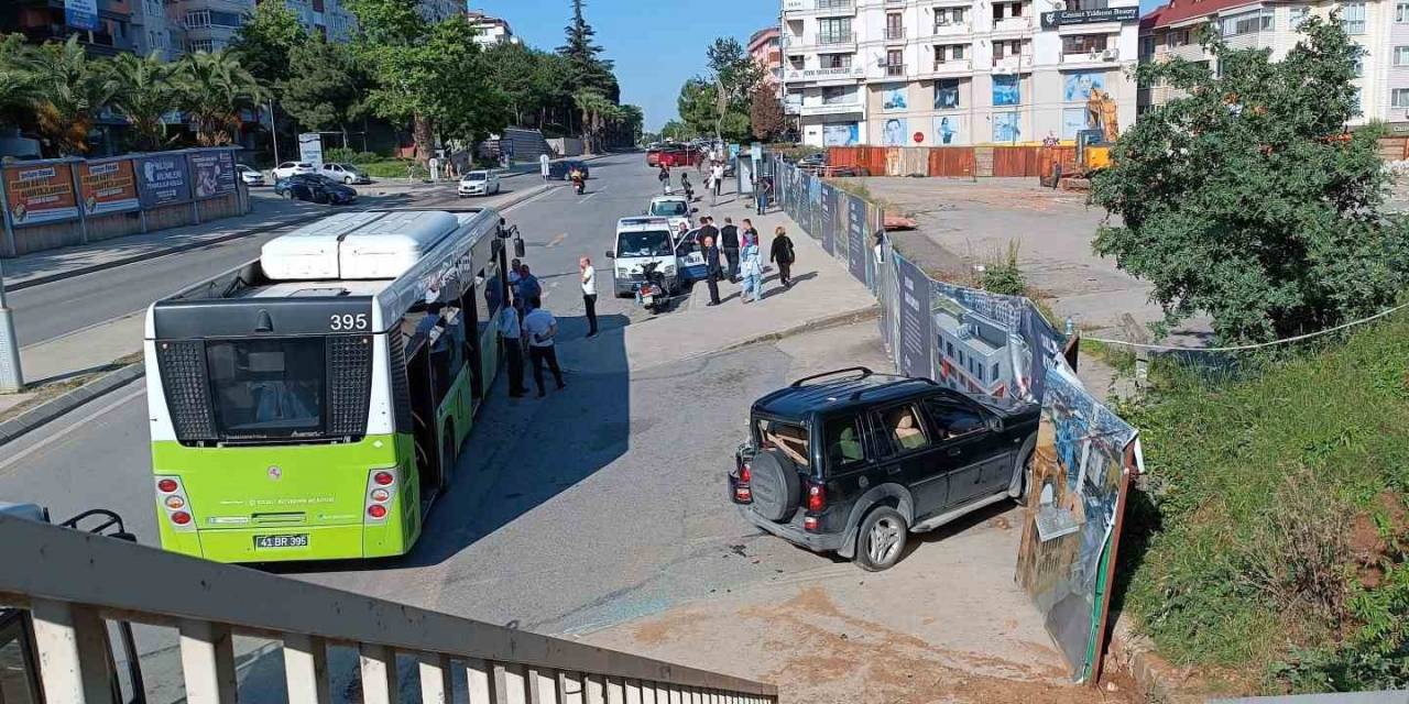 Belediye Otobüsü İle Suv Araç Kazaya Karıştı: Şoförler Birbirine Girdi