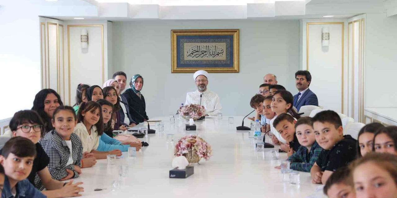 Diyanet İşleri Başkanı Erbaş, Öğrencilerle Bir Araya Geldi