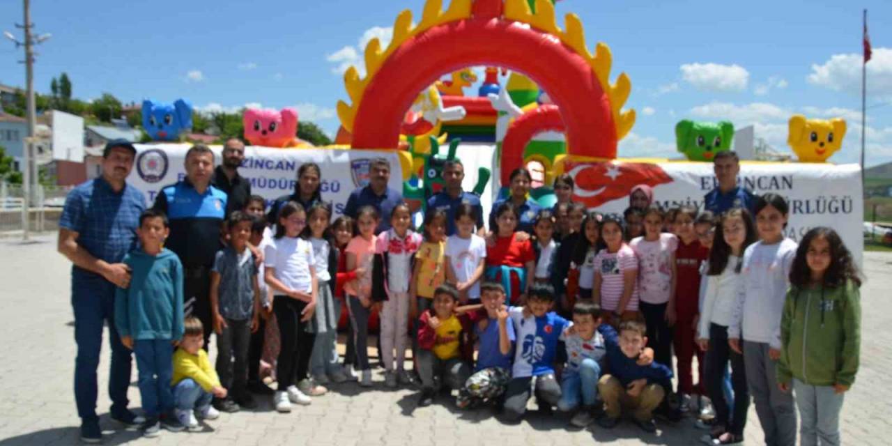 Okul Bahçesine Kurulan Balon Park Öğrencilerin Neşe Kaynağı Oldu