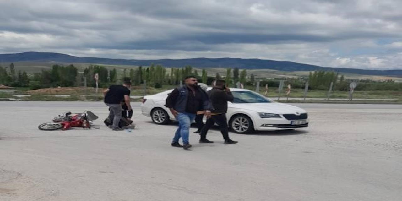 Otomobilin Çarptığı Motosiklet Sürücüsü Ağır Yaralandı