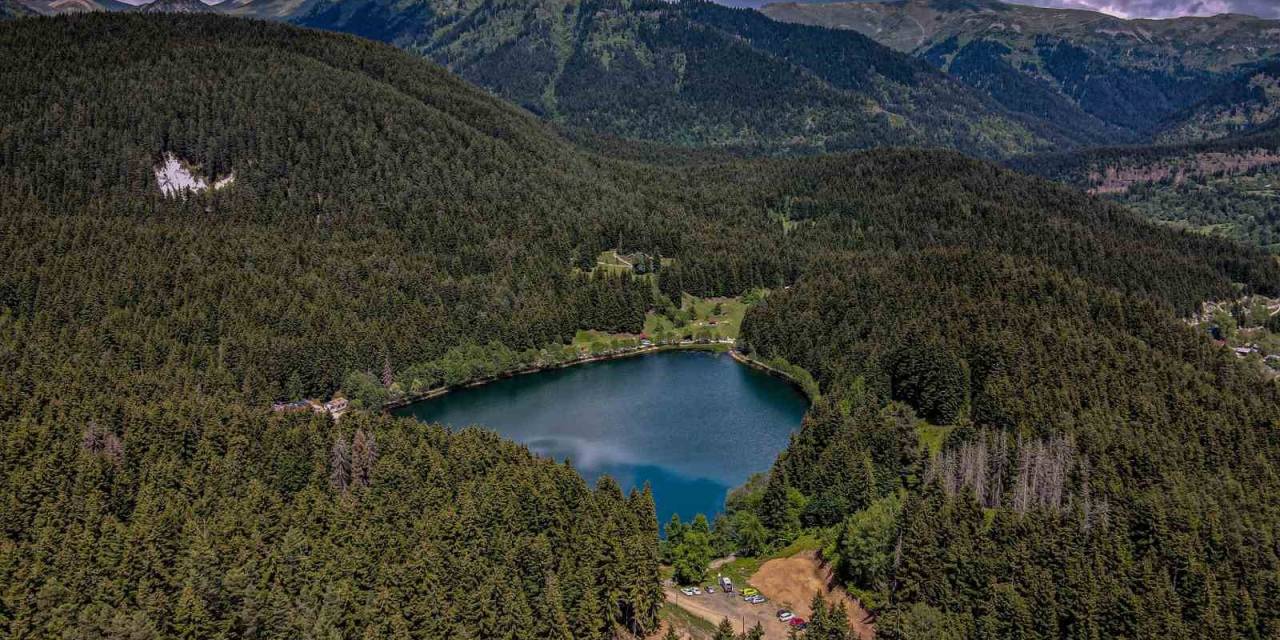 Şavşat Karagöl Muhteşem Doğası İle Masal Diyarlarını Andırıyor