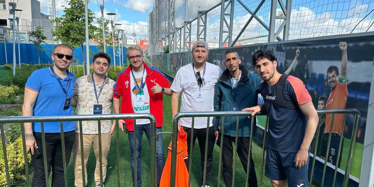 Taraftarlardan Türkiye Kupası Finali Öncesi Başakşehir’e Destek Ziyareti