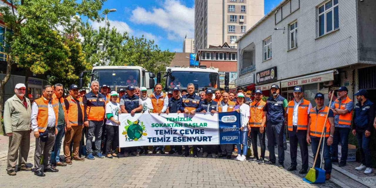 Esenyurt Belediye Başkanı Bozkurt Farkındalık İçin Sokakları Süpürdü