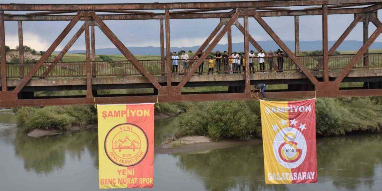Şampiyonların Bayrağı Köprüye Asıldı