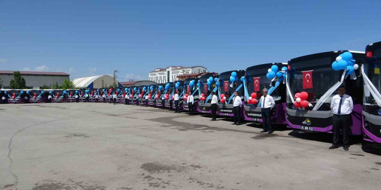 Van Büyükşehir Belediyesi Tarafından Alınan 27 Otobüs Hizmete Başladı