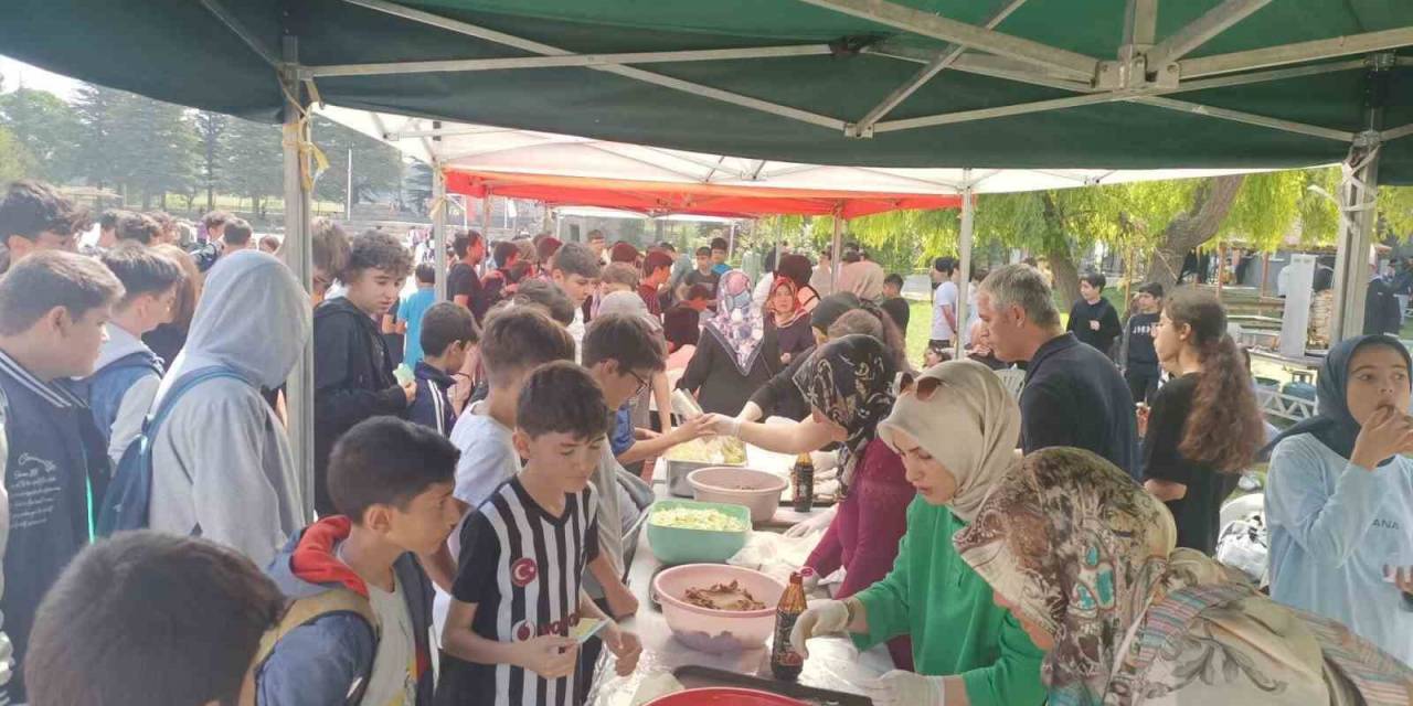 Depremzedelere Yardım Toplanması Amacıyla Panayır Düzenlendi