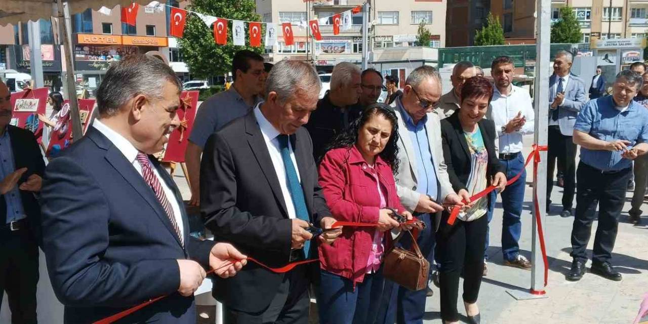 Atık Ürünleri Toplayıp Sergi Açtılar