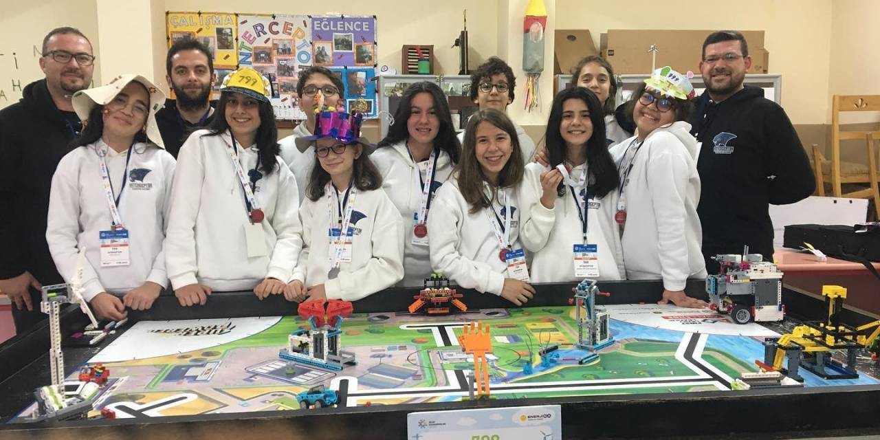 Simav Osmanbey Ortaokulu Robotik Kulübü Öğrencilerinden Türkiye Şampiyonluğu