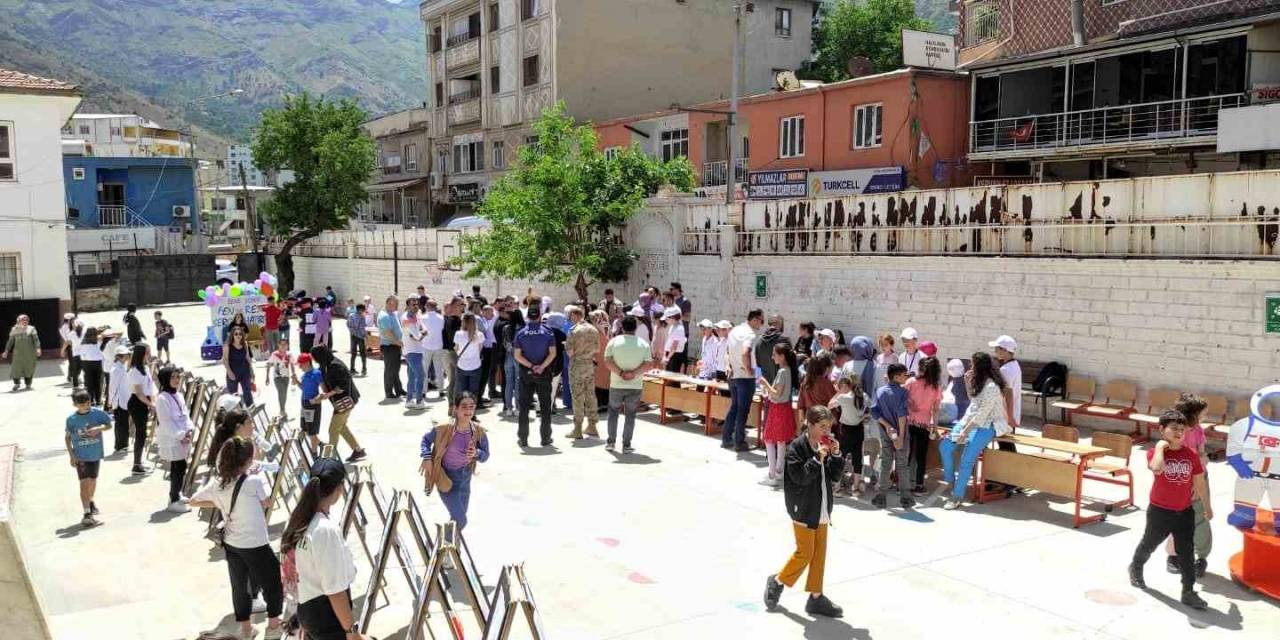 Sason’da Öğrencilerin Yıl Sonu Sergisi İlgi Gördü