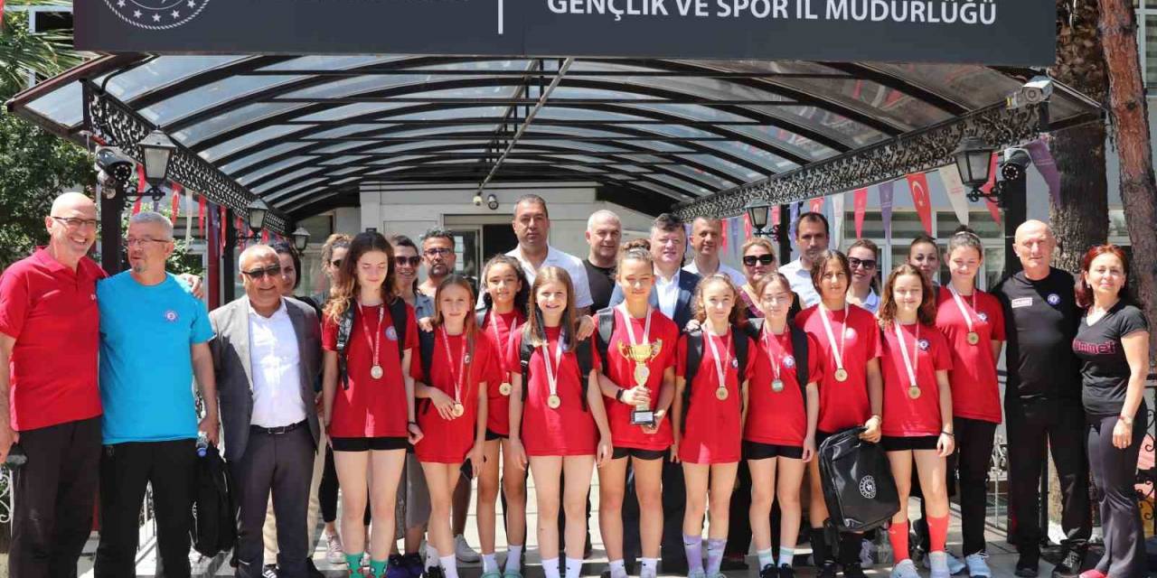 Aydın Gençlik Ve Spor İl Müdürü Fillikçioğlu Şampiyon Öğrencileri Ağırladı