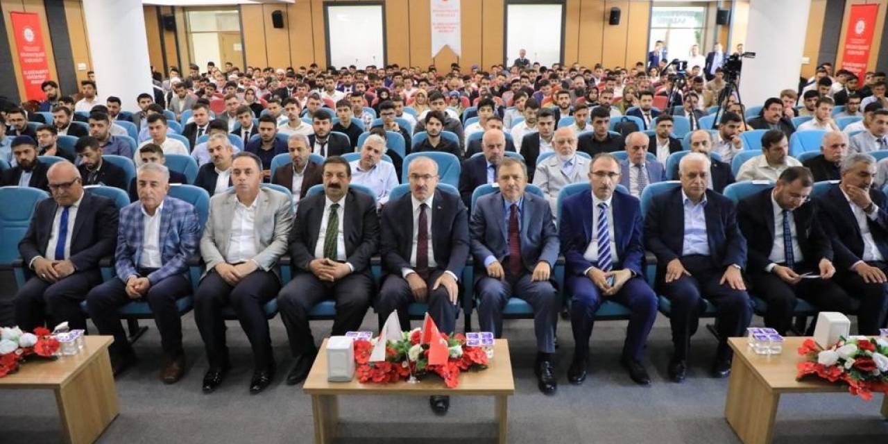 Elazığ’da Din Görevlilerinin Meslek Eğitimi Başladı
